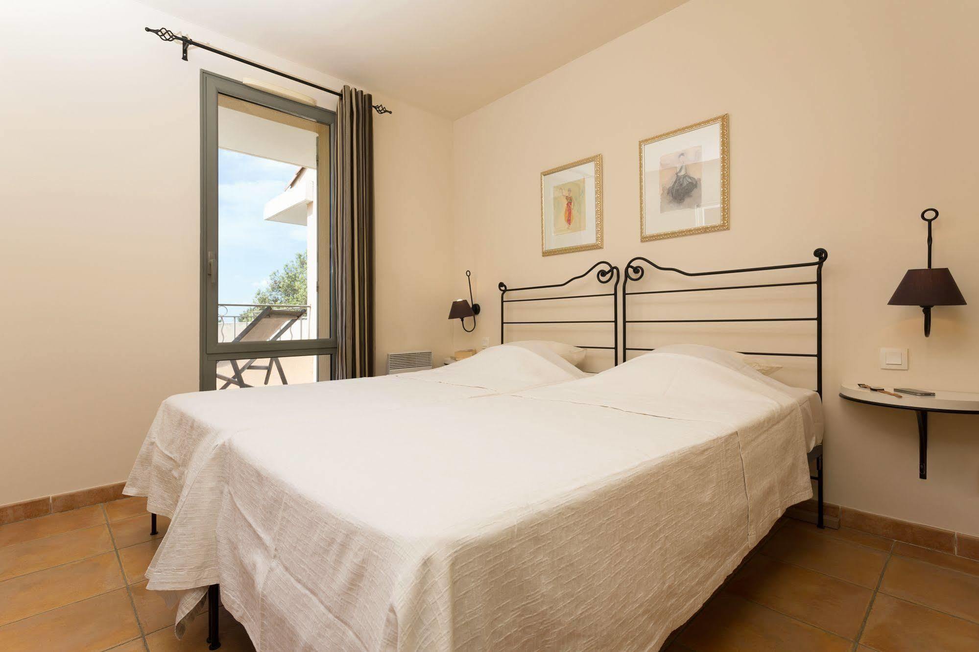 Madame Vacances Domaine Du Provence Country Club Service Premium Saumane-de-Vaucluse Exterior foto